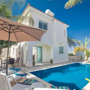  Villa George's Lux